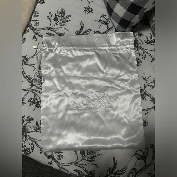 NWOT David’s Bridal White Satin Drawstring Bag - Picture 5 of 5